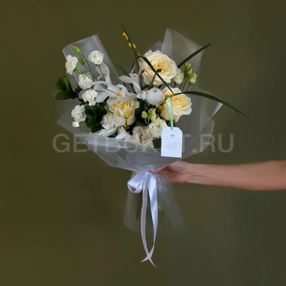 226585 Букет из ирисов, кустовых гвоздик и вербы 