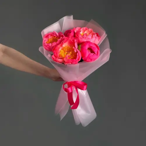 Букет из 5 пионов